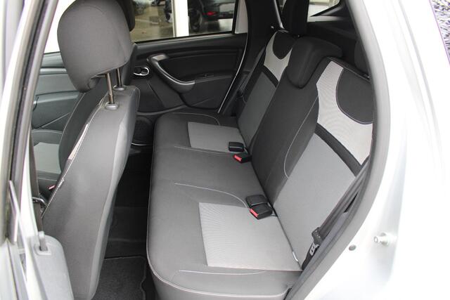 Dacia DUSTER 1.2 TCe 4x2 Blackshadow | Achteruitrijcamera | Stoelverwarming | Airco