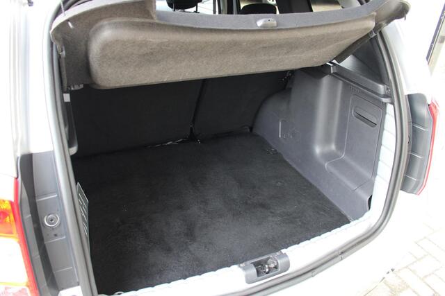 Dacia DUSTER 1.2 TCe 4x2 Blackshadow | Achteruitrijcamera | Stoelverwarming | Airco