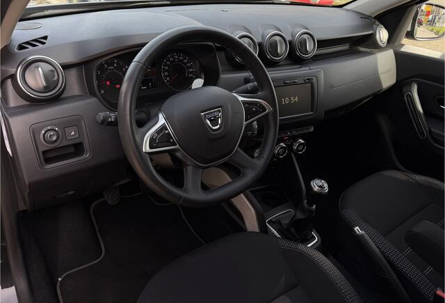 Dacia DUSTER 1.3 TCe Prestige / Trekhaak (1.500 KG) / Camera / Sensoren Achter / LM 17'' /