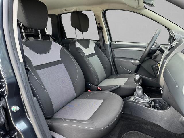 Dacia DUSTER 1.2 TCe 4x2 Lauréate PDC ACHTER / NAVI / CRUISE