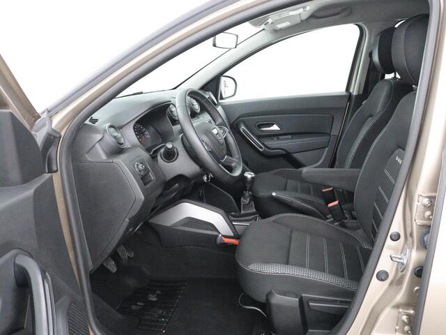 Dacia DUSTER 1.3 TCe Prestige | 360 Camera | Trekhaak | Carplay | Navigatie | Climate control | Dodehoek detectie | Parkeerhulp | Cruise control | Bluetooth | Origineel NL