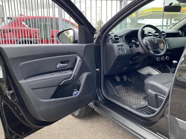 Dacia DUSTER 1.0 TCe Bi-Fuel Prestige / Apple-Carplay&Android-Auto / DAB / Navi / Camera / Airco / Cruise-Control / Getint Glas / ELKTR-Pakket / PDC Achter / LMV 17'' / Winterset LMV 16'' / Dakdragers / ENZ.