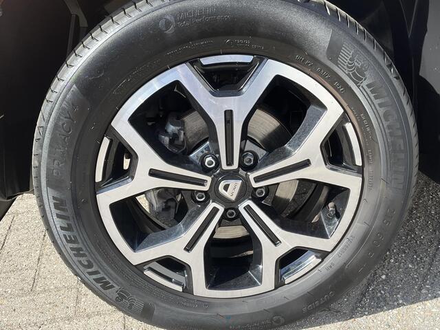 Dacia DUSTER 1.3 TCe Prestige l CAMERA 360 l PARKEERSENSOREN l NAVIGATIE l CLIMATE CONTROL
