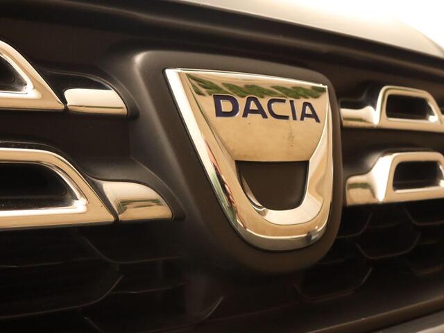 Dacia DUSTER 1.2 TCe 4x2 Blackshadow - VASTE 13 POLIGE TREKHAAK - TREKGEWICHT 1500 KG - BLUETOOTH - ONDERHOUDSHISTORIE AANWEZIG - PARKEERSENSOREN ACHTER- CRUISE CONTROL - 16 INCH LICHT METALEN VELGEN MET 4 SEIZOENENBANDEN - NAVIGATIE - DAKRAILS