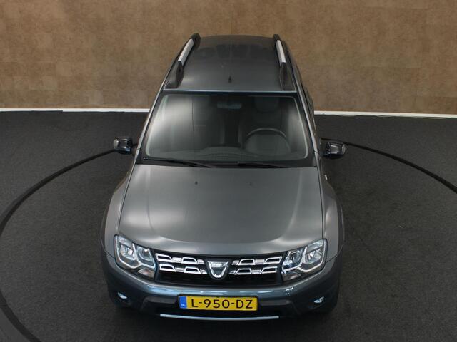 Dacia DUSTER 1.2 TCe 4x2 Blackshadow - VASTE 13 POLIGE TREKHAAK - TREKGEWICHT 1500 KG - BLUETOOTH - ONDERHOUDSHISTORIE AANWEZIG - PARKEERSENSOREN ACHTER- CRUISE CONTROL - 16 INCH LICHT METALEN VELGEN MET 4 SEIZOENENBANDEN - NAVIGATIE - DAKRAILS