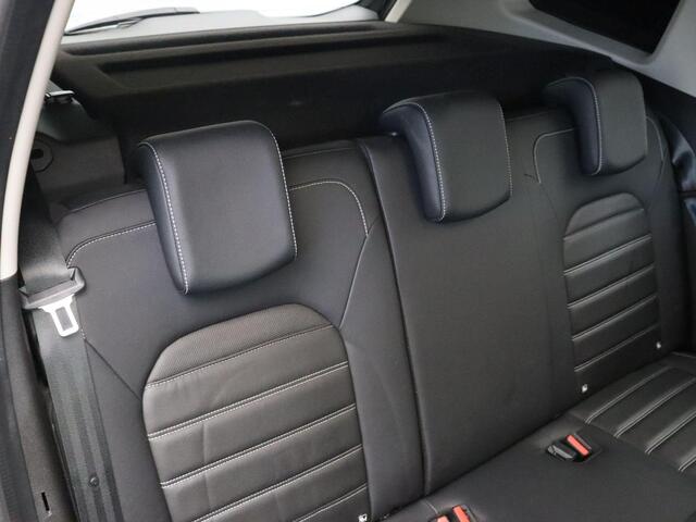 Dacia DUSTER 1.3 TCe 4x4 Prestige | Trekhaak 1500kg geremd | Lederen bekleding | Cimate control | Achteruitrijcamera | Dodehoek detectie |