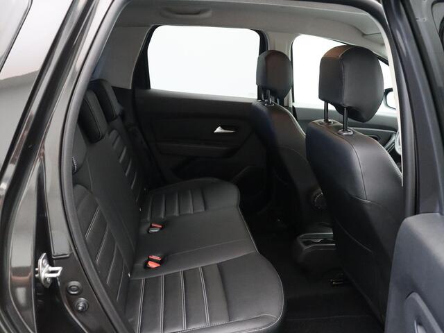 Dacia DUSTER 1.3 TCe 4x4 Prestige | Trekhaak 1500kg geremd | Lederen bekleding | Cimate control | Achteruitrijcamera | Dodehoek detectie |