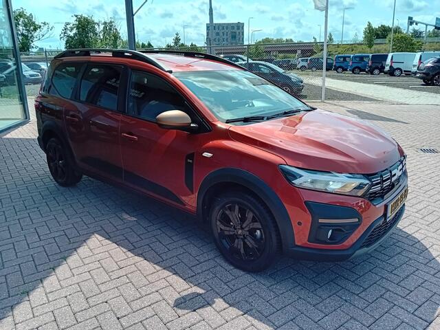 Dacia Jogger 1.0 TCe 110 Extreme 7p., Airco(automatisch), Carplay/Android auto, Bluetooth, Parkeersensoren, Cruise control. Navigatie, Stoelverwarming, Dode hoek detector, Keyless, Elektrische ramen en spiegels, Nieuwstaat, Dealer onderhouden, Fabrieksgarantie, BOVAG