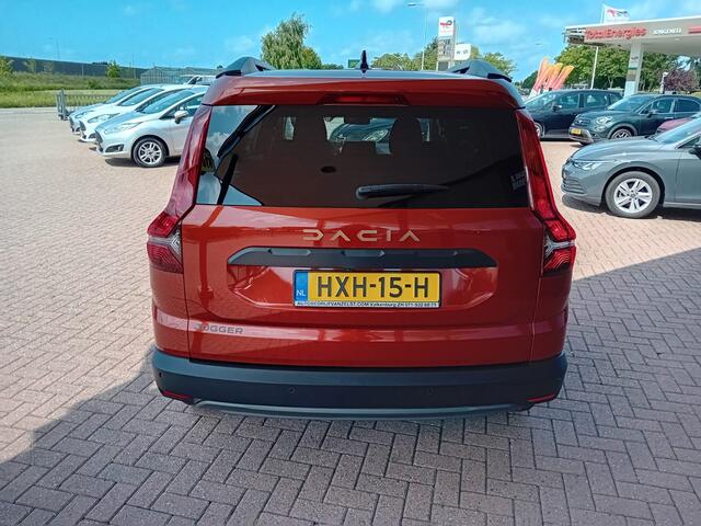 Dacia Jogger 1.0 TCe 110 Extreme 7p., Airco(automatisch), Carplay/Android auto, Bluetooth, Parkeersensoren, Cruise control. Navigatie, Stoelverwarming, Dode hoek detector, Keyless, Elektrische ramen en spiegels, Nieuwstaat, Dealer onderhouden, Fabrieksgarantie, BOVAG