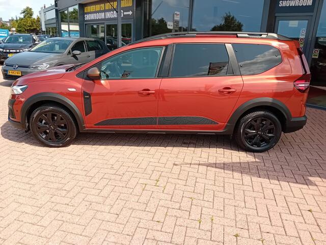 Dacia Jogger 1.0 TCe 110 Extreme 7p., Airco(automatisch), Carplay/Android auto, Bluetooth, Parkeersensoren, Cruise control. Navigatie, Stoelverwarming, Dode hoek detector, Keyless, Elektrische ramen en spiegels, Nieuwstaat, Dealer onderhouden, Fabrieksgarantie, BOVAG