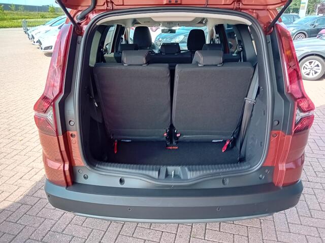 Dacia Jogger 1.0 TCe 110 Extreme 7p., Airco(automatisch), Carplay/Android auto, Bluetooth, Parkeersensoren, Cruise control. Navigatie, Stoelverwarming, Dode hoek detector, Keyless, Elektrische ramen en spiegels, Nieuwstaat, Dealer onderhouden, Fabrieksgarantie, BOVAG