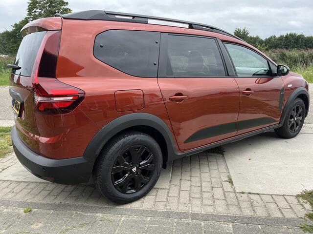 Dacia Jogger 1.0 TCe 110 Extreme 7-Persoons / Dealer onderhouden / Trekhaak afneembaar / Stoelverw. / Apple Carplay - Android Auto / Camera / Climate