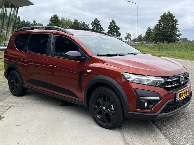 Dacia Jogger 1.0 TCe 110 Extreme 7-Persoons / Dealer onderhouden / Trekhaak afneembaar / Stoelverw. / Apple Carplay - Android Auto / Camera / Climate