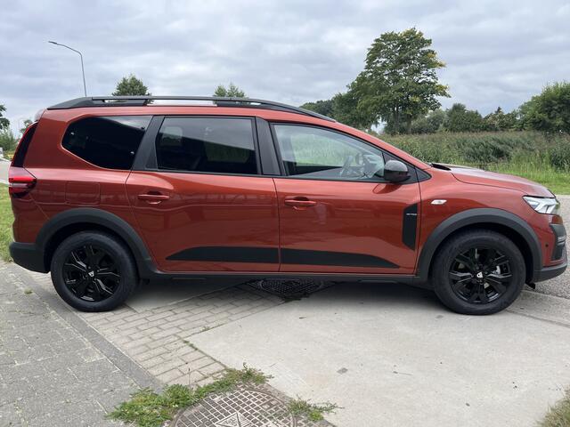 Dacia Jogger 1.0 TCe 110 Extreme 7-Persoons / Dealer onderhouden / Trekhaak afneembaar / Stoelverw. / Apple Carplay - Android Auto / Camera / Climate