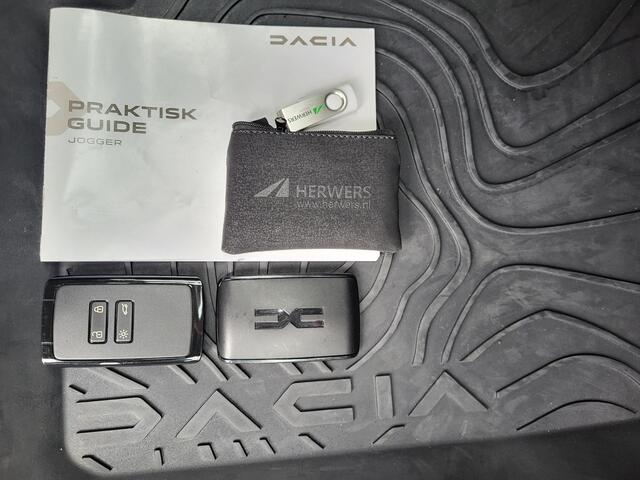 Dacia Jogger 1.6 Hybrid 140 Extreme 7p. Automaat / 7- persoons / Pack Assist / Achteruitrijcamera / Verwarmde voorstoelen / Automatische airco