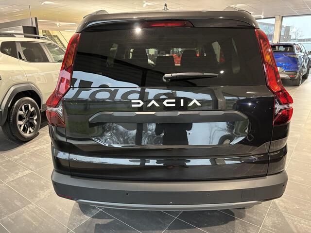 Dacia Jogger 1.0 TCe 100 ECO-G Expression 7p. / 7 JAAR GARANTIE / AIRCO / APPLE & ANDROIDCARPLAY / DODE HOEK WAARSCHUWING / PARKEERSENSOREN V+A INCL. CAMERA / VAN ¤ 30056,- VOOR ¤ 27399,- RIJKLAAR