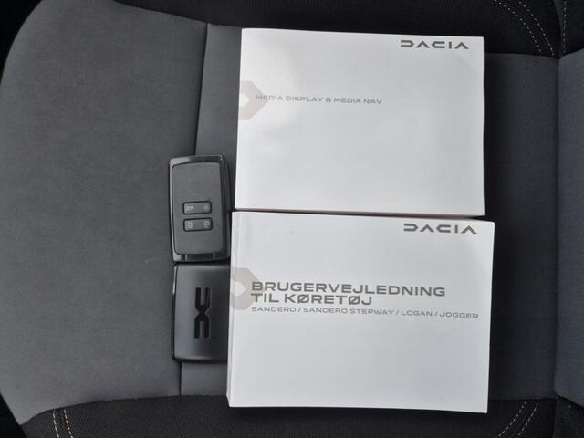 Dacia Jogger 1.6 hybrid 140 extreme 7p. Automaat / 7 Persoons / Fabrieksgarantie tot 06-2028<100.000 / Stoelverwarming / Navigatie via Apple Carplay of Android Auto / Achteruitrijcamera / Keyless Entry/Start / Climate control /
