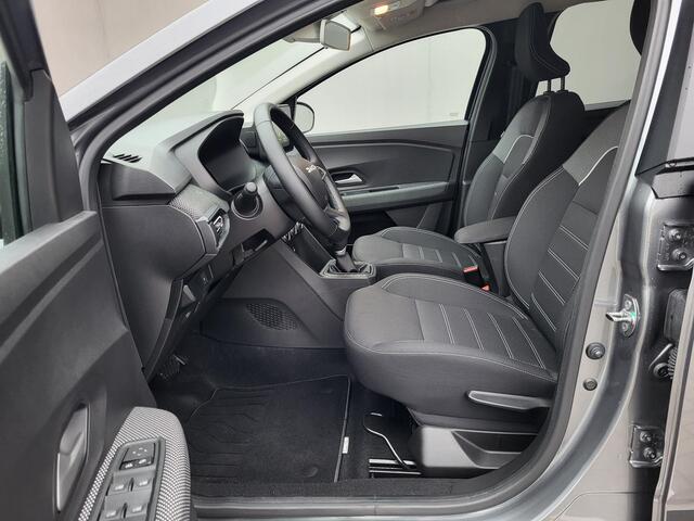 Dacia Jogger 1.6 Hybrid 140PK Expression 7p. / Stoelverwarming / Achteruitrijcamera / Climate Control / Dode Hoek Detectie / Parkeersensoren /