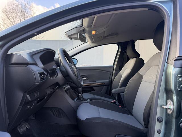 Dacia Jogger 1.6 Hybrid 140 Extreme 7p. Automaat / Fabrieksgarantie tot 11-2027 / Dealer Onderhouden / Navigatie via Apple Carplay & Android Auto / Camera / PDC / DAB / Parkeersensoren / Cruise / Clima /