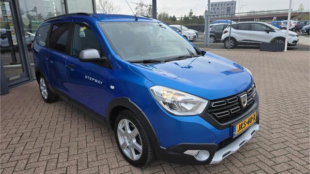 Dacia LODGY 1.2 TCe Stepway 7p. Airco, Voorstoelen verwarmd, Multimediasysteem, Navigatie, , Cruise control, Achteruitrijcamera, Parkeersensoren, Elektrische ramen en spiegels, Lichtmetalen velgen, BOVAG GARANTIE