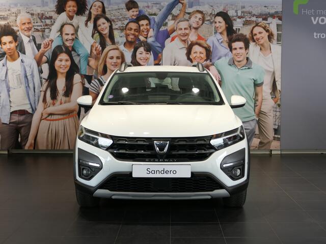 Dacia SANDERO Stepway 1.0 TCe 100 Bi-Fuel Comfort - Dodehoek, camera, sensor v+a, navi