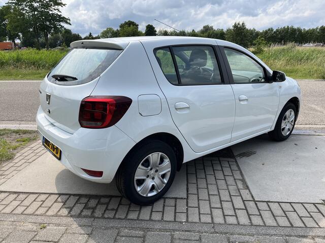 Dacia SANDERO 1.0 SCe Laureate / Dealer onderhouden / Apple Carplay - Android Auto / Airco / Navi / Elek Ramen V / 2e Pinksterdag Open 09.00 - 17.00 uur