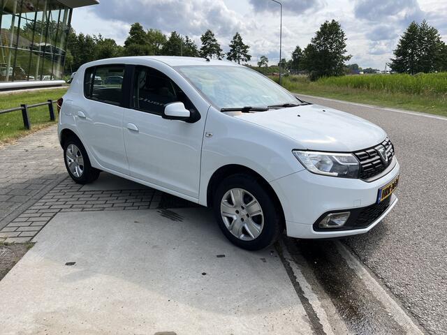 Dacia SANDERO 1.0 SCe Laureate / Dealer onderhouden / Apple Carplay - Android Auto / Airco / Navi / Elek Ramen V / 2e Pinksterdag Open 09.00 - 17.00 uur