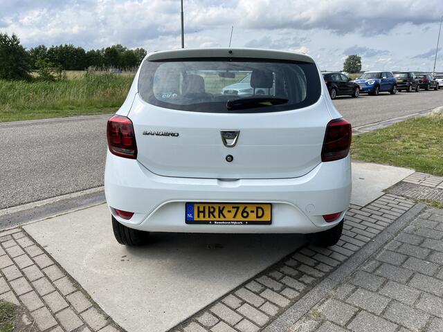 Dacia SANDERO 1.0 SCe Laureate / Dealer onderhouden / Apple Carplay - Android Auto / Airco / Navi / Elek Ramen V / 2e Pinksterdag Open 09.00 - 17.00 uur