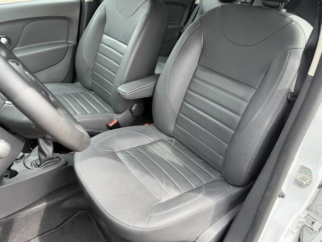 Dacia SANDERO 0.9 TCe SL Stepway Navigatie / Cruise Control / Leder / Airco / Bluetooth / NAP Logisch / Dakrails / DAB