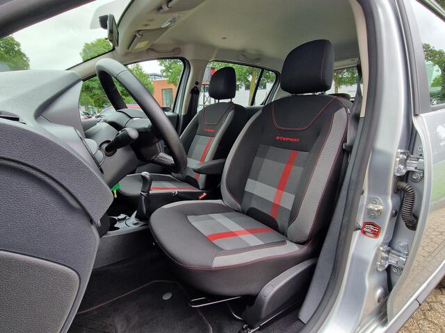 Dacia SANDERO 0.9 TCe Tech Road / Dealer Onderhouden / Trekhaak / Apple Carplay & Android Auto / Achterruitrijcamera / Cruise Control / Climate Control /