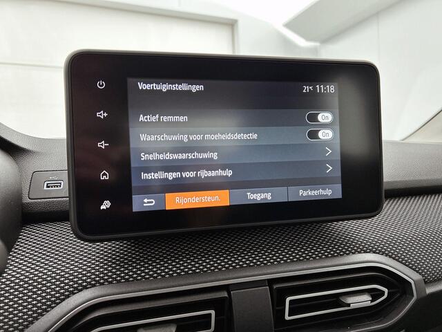 Dacia SANDERO 1.0 TCe 90 Expression | PDC Achter | Licht- en Regensensor | Cruise Control & Snelheidsbegrenzer | LED-Verlichting | Airconditioning | DAB-Radio | Apple Carplay & Android Auto