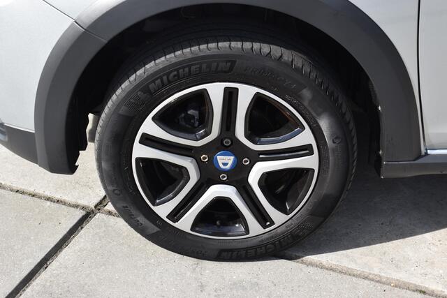 Dacia SANDERO TCe 100 Bi-Fuel Stepway Serie Limitee 15th Anniv. | NAVI | CAMERA | CRUISE CONTROL | CLIMATE CONTROL | PDC | LMV