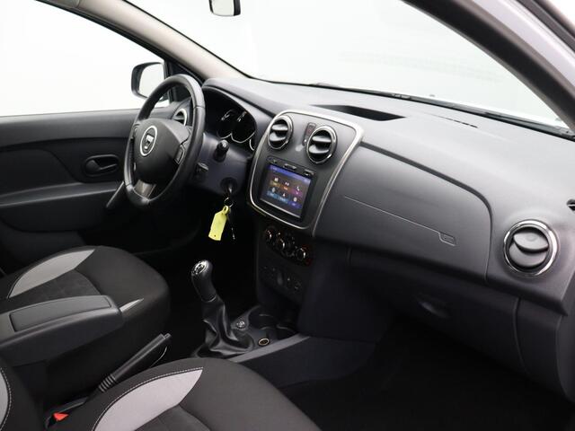 Dacia SANDERO TCe Bi-Fuel 90pk Stepway Lauréate | Parkeersensoren | Navigatie | Airco | Cruise control |