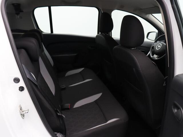 Dacia SANDERO TCe Bi-Fuel 90pk Stepway Lauréate | Parkeersensoren | Navigatie | Airco | Cruise control |