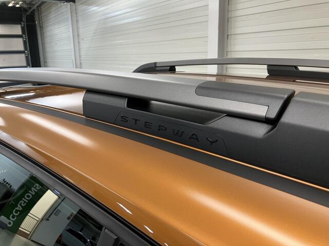 Dacia SANDERO Stepway 1.0 TCe 90 Expression / Eerste Eigenaar / Dealer Onderhouden / Elektrisch Schuif/Kanteldak / Trekhaak 1100 KG / All Seasonbanden / Stoelverwarming / Climate Control / Cruise Control /