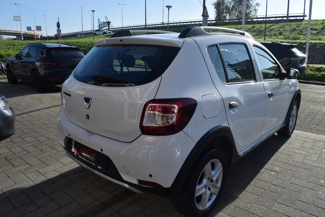 Dacia SANDERO 0.9 TCe S&S Stepway Lauréate PDC Navi Cruise Airco