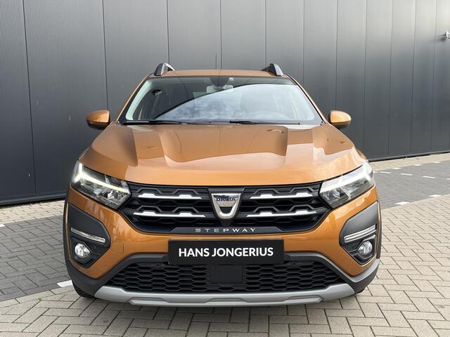 Dacia SANDERO Stepway TCe 100 Bi-Fuel Comfort | NAVI | CLIAMTE EN CRUISE CONTROL | 1E EIGENAAR | DEALER ONDERHOUDEN | APPL ECARPLAY EN ANDROID AUTO | DODEHOEK DETECTIE | SENSOREN V+A | CAMERA | ALL SEASONBANDEN |