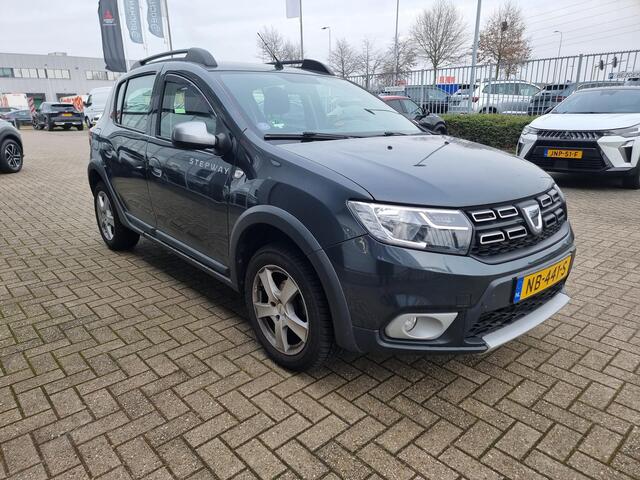 Dacia SANDERO TCe 90 Stepway Laureate | Navigatie | Trekhaak | Licht metalen velgen |