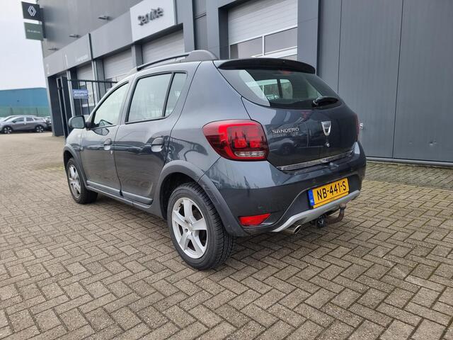 Dacia SANDERO TCe 90 Stepway Laureate | Navigatie | Trekhaak | Licht metalen velgen |