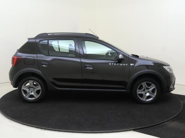 Dacia SANDERO 0.9 TCe 90 PK SL Stepway | Parkeer pakket | airco | cruise control | lichtmetalen velgen 15" | navigatiesysteem full map |