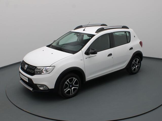 Dacia SANDERO TCe Bi-Fuel Stepway Serie Limitee 15th Anniv. 100pk Camera | Cruise | Navi | Parkeersens. achter | Trekhaak afneembaar.