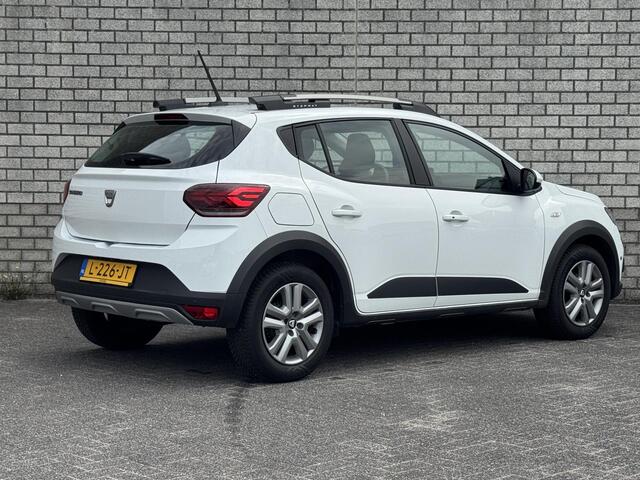 Dacia SANDERO Stepway 1.0 TCe 90 Comfort | Achteruitrijcamera | Apple CarPlay / Android Auto | Parkeersensoren V+A | Climate Conrol |