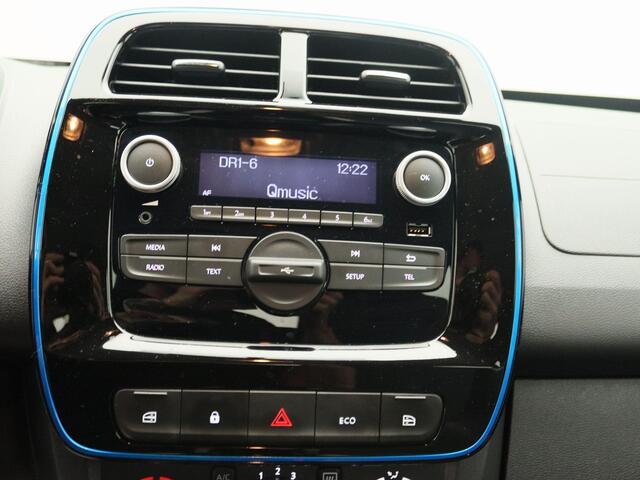 Dacia Spring Comfort 27 kWh | Airco | DC Lader met een maximaal vermogen van 30kW | Parkeersensoren achter met sonische weergave | Metaalkleur |
