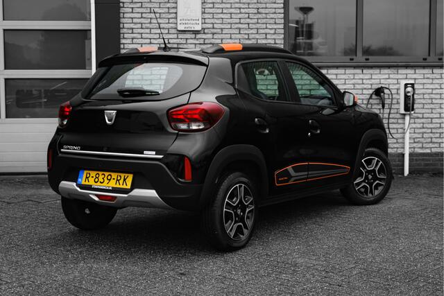 Dacia Spring Comfort Plus 27 kWh | navigatie | lederen bekleding | achteruitrijcamera | incl. Bovag rijklaarpakket met 12 maanden garantie |