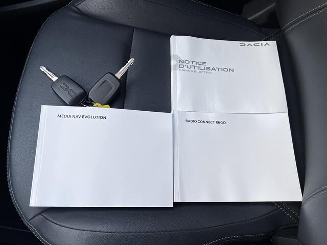 Dacia Spring Expression 27 kWh Automaat / Fabrieksgarantie tot 03-2026 / CCS snelladen / Dealer onderhouden / Navigatie / Leder / Apple Carplay Android /