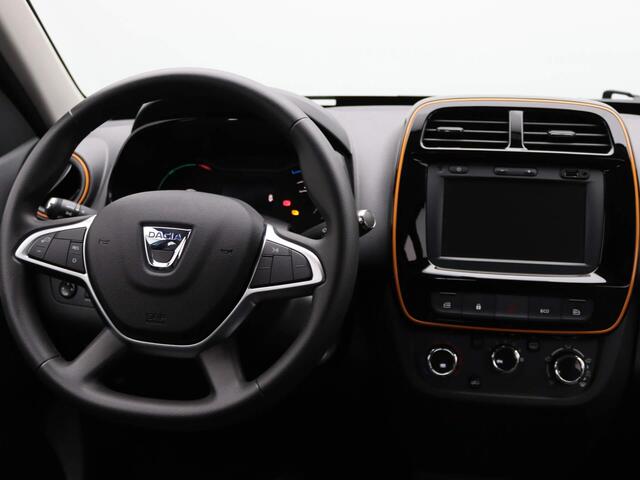 Dacia Spring Comfort Plus 27 kWh | Achteruitrijcamera | Lederen Bekleding | Apple Carplay & Android Auto | Navigatie |