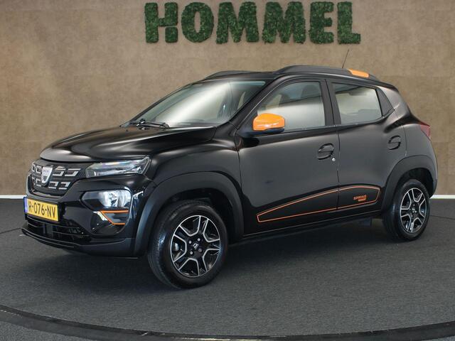 Dacia Spring Comfort Plus 27 kWh SOH 93% !!! - ORIGINEEL NEDERLANDSE AUTO - AFKOMSTIG VAN 1E EIGENAAR - NAVIGATIE - CAMERA - AIRCO - 2 LAADKABELS - RESERVEWIEL - PARKEERSENSOREN ACHTER - DAKRAILS - 4 X ELEKTRISCHE RAMEN - DUNLOP 4 SEIZOENENBANDEN