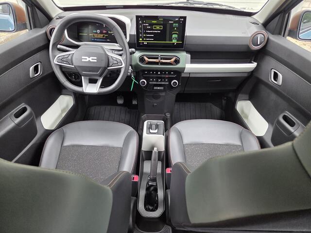 Dacia Spring Extreme 65 26.8 kWh / SOH 95% / SNELLADEN / Fabrieksgarantie tot 09-2026<100.000 km / Dealer Onderhouden / Achteruitrijcamera / Apple Carplay & Android Auto / Parkeersensoren voor en achter / Cruise Control /
