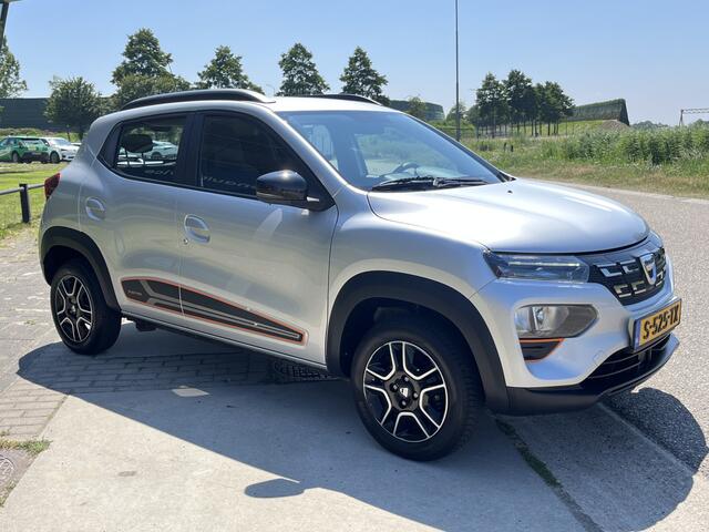 Dacia Spring Comfort Plus (Orange Pack) 27 kWh / Camera / Navigatie / Airco /