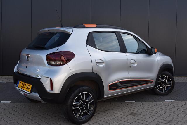 Dacia Spring Comfort Plus (Orange Pack) 27 kWh NAVIGATIE | CAMERA ACHTER | SNELLADER | SENSOREN ACHTER | BLUETOOTH | DEALER ONDERHOUDEN | AIRCO |